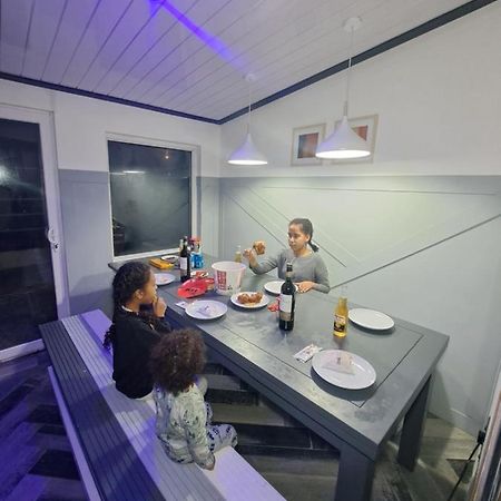 Family Holiday With Hot Tub , Family Groups Only Блекпул Екстериор снимка