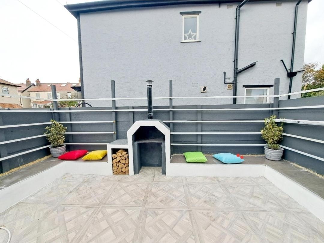 Family Holiday With Hot Tub , Family Groups Only Блекпул Екстериор снимка