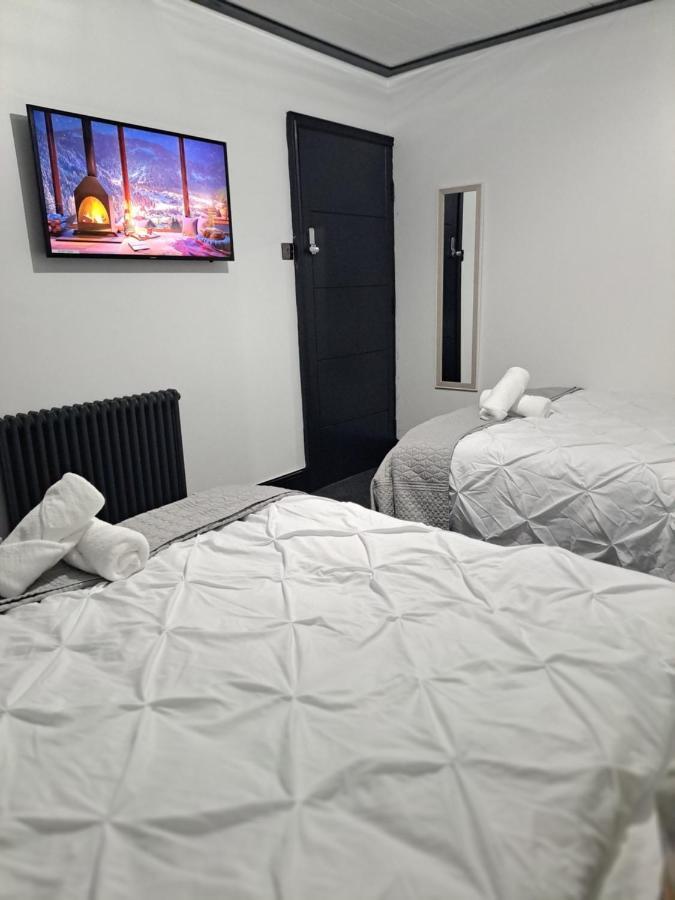 Family Holiday With Hot Tub , Family Groups Only Блекпул Екстериор снимка